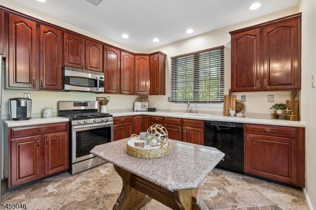 66 Patriot Hill Dr, Bernards Twp., NJ 07920