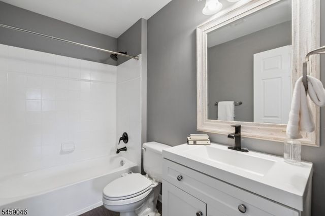 66 Patriot Hill Dr, Bernards Twp., NJ 07920