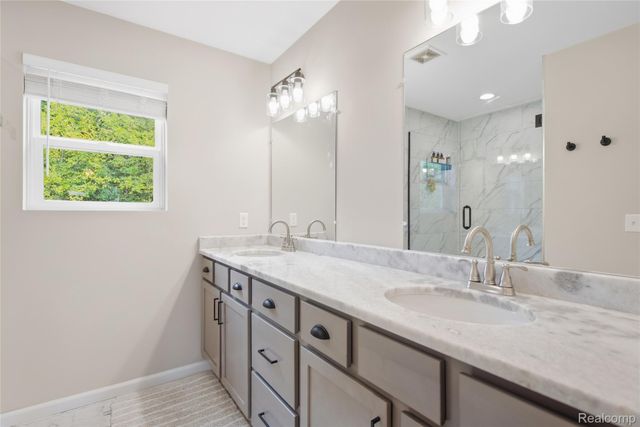 6190 Woodridge Lane, Grand Blanc Charter Township, MI 48439