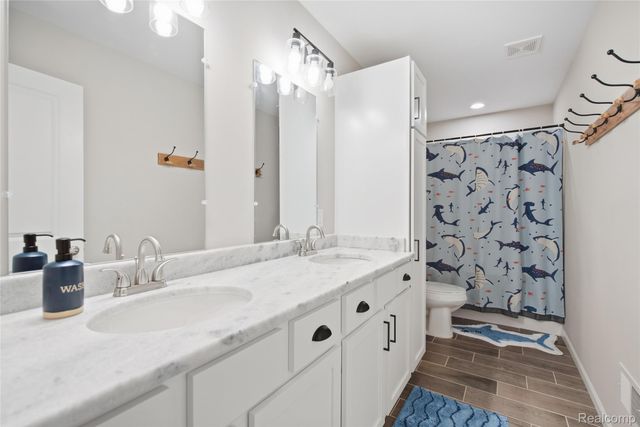 6190 Woodridge Lane, Grand Blanc Charter Township, MI 48439