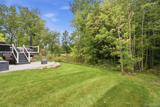 6190 Woodridge Lane, Grand Blanc Charter Township, MI 48439