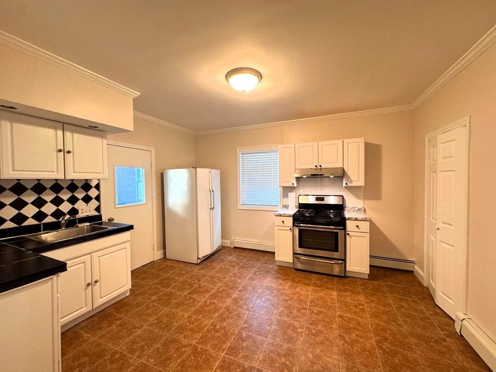 38 Hunting St 1, Cambridge, MA 02141