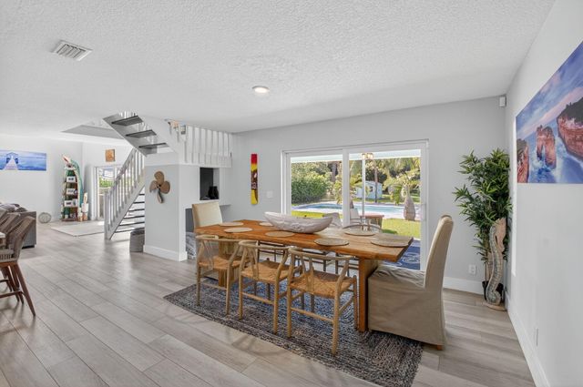 6701 Hillside Lane, Lake Worth, FL 33462