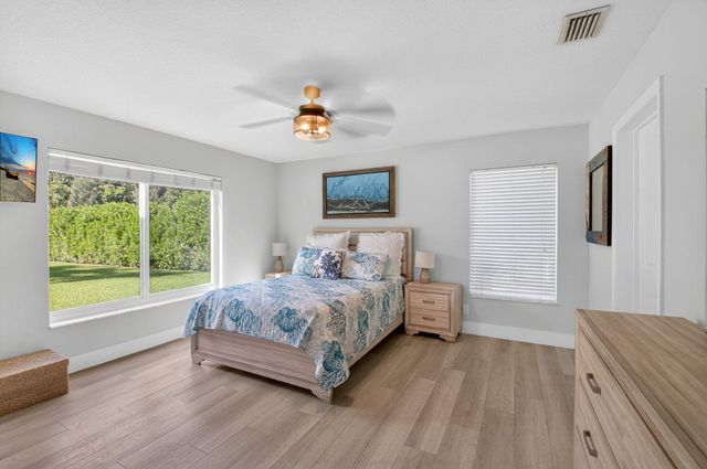 6701 Hillside Lane, Lake Worth, FL 33462