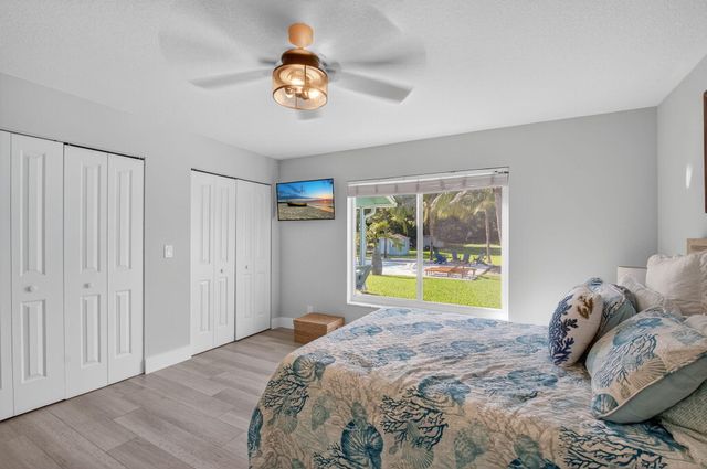 6701 Hillside Lane, Lake Worth, FL 33462
