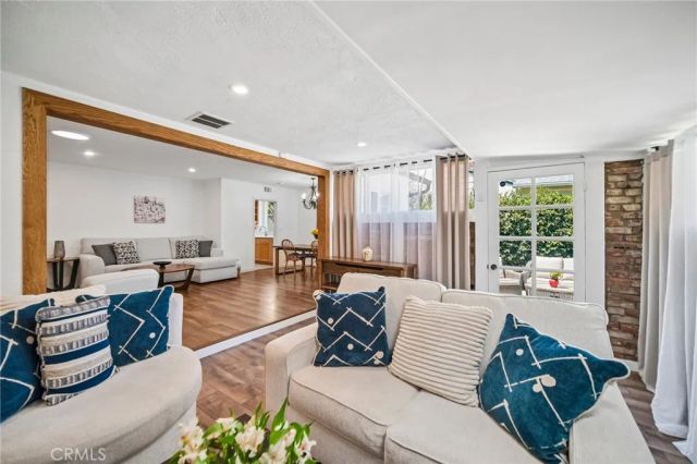 7042 Morse Avenue, North Hollywood, CA 91605