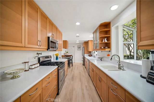 7042 Morse Avenue, North Hollywood, CA 91605