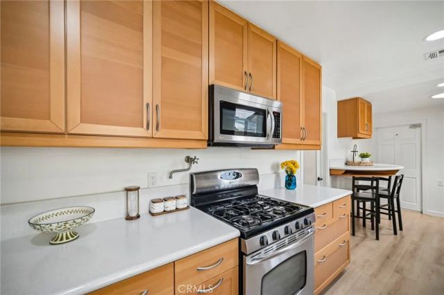 7042 Morse Avenue, North Hollywood, CA 91605
