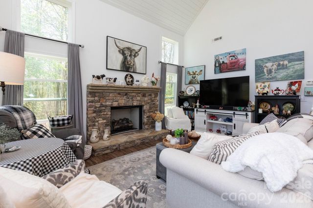 153 Fairlane Loop, Whittier, NC 28789