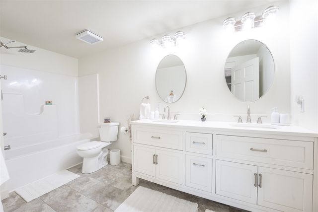 9777 N 16th Street, Plainwell, MI 49080