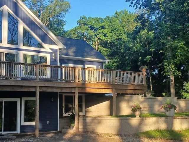 9777 N 16th Street, Plainwell, MI 49080