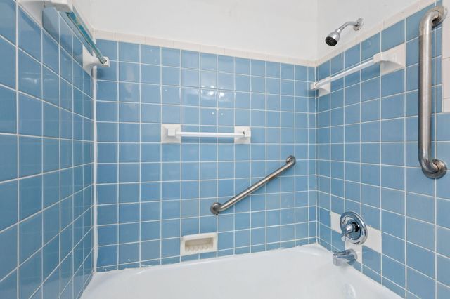 17308 Oak Drive Lower, Detroit City, MI 48221