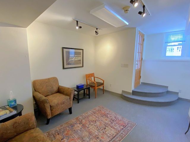 1075 Washington St, Newton, MA 02465