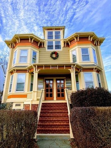 1075 Washington St, Newton, MA 02465