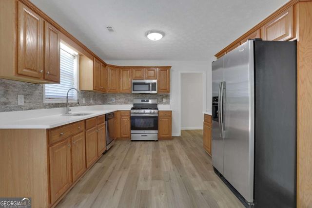 802 Cambridge Creek Drive SW, Conyers, GA 30094