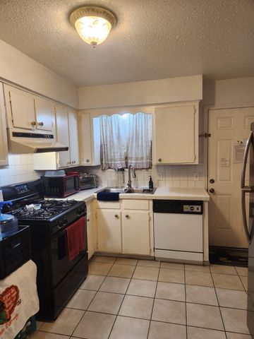 235 W Tri Oaks Lane 235, Houston, TX 77043