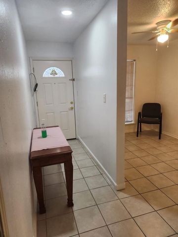 235 W Tri Oaks Lane 235, Houston, TX 77043