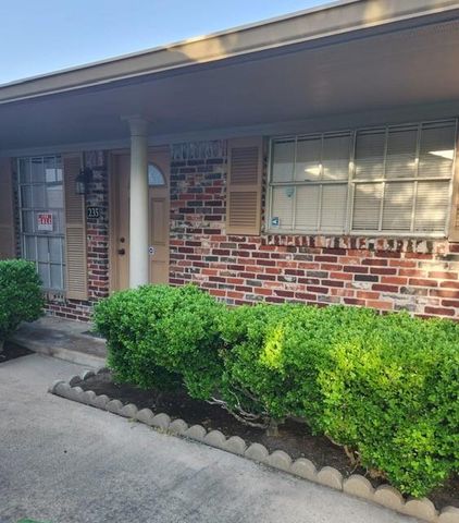 235 W Tri Oaks Lane 235, Houston, TX 77043