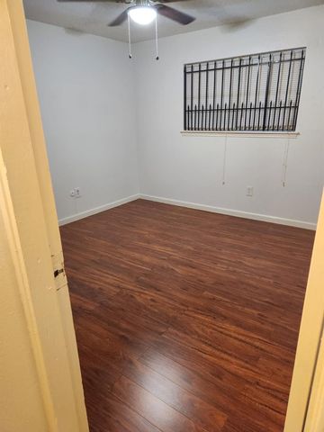 235 W Tri Oaks Lane 235, Houston, TX 77043