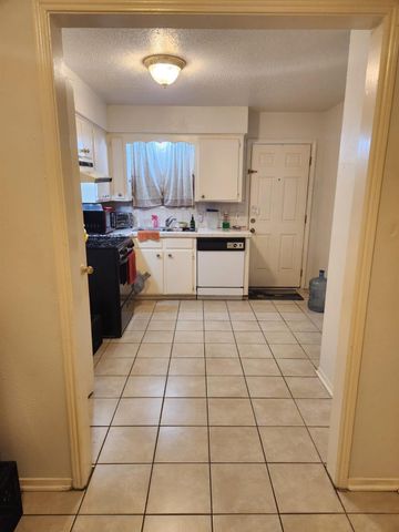 235 W Tri Oaks Lane 235, Houston, TX 77043