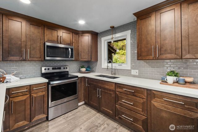 21866 35th Avenue S, Seatac, WA 98198