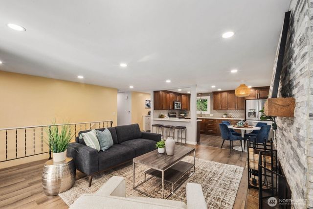 21866 35th Avenue S, Seatac, WA 98198