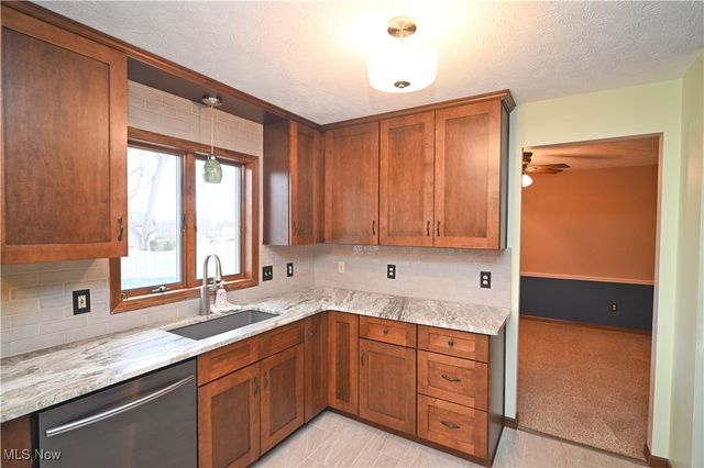 583 Wyndclift Circle, Austintown, OH 44515