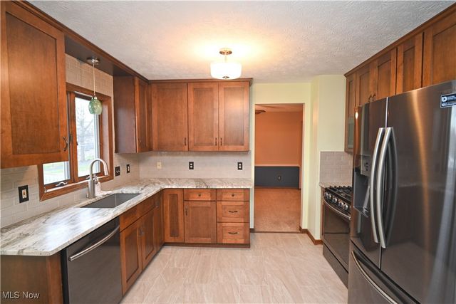 583 Wyndclift Circle, Austintown, OH 44515