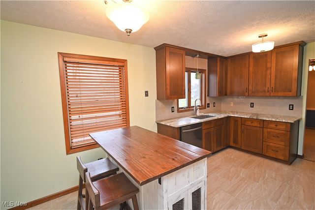 583 Wyndclift Circle, Austintown, OH 44515