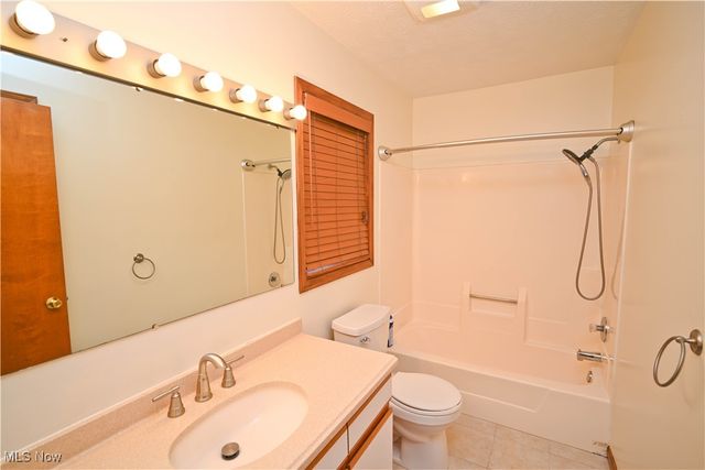 583 Wyndclift Circle, Austintown, OH 44515