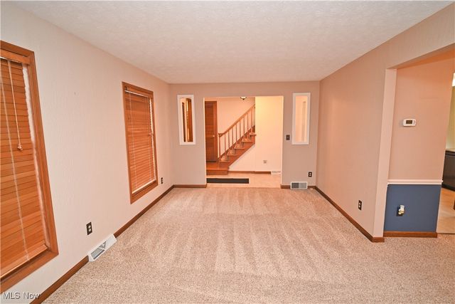 583 Wyndclift Circle, Austintown, OH 44515