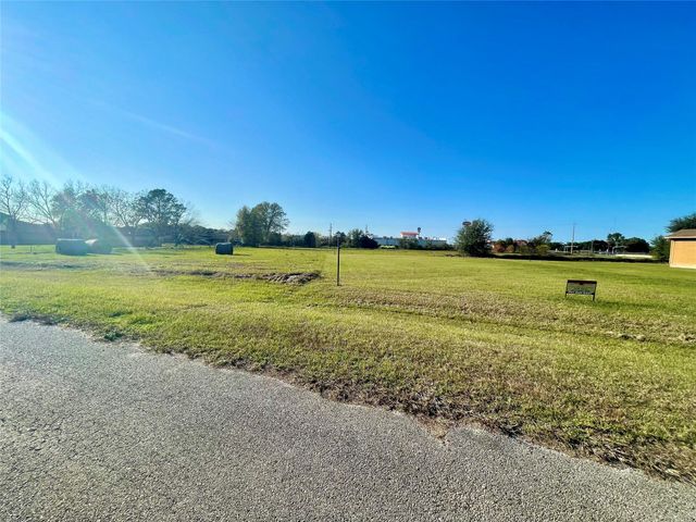 125 Colonial Drive, Prairie View, TX 77446