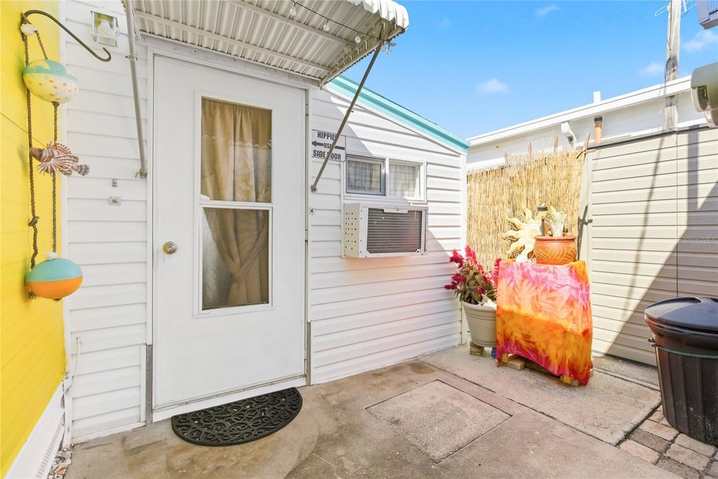 Image 15 of property listing at 10315 CORTEZ ROAD W 14-2, Bradenton, FL 34210