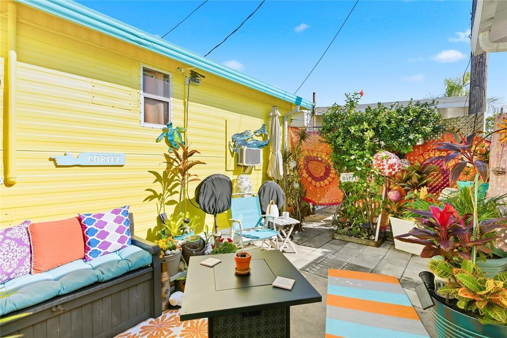 Image 22 of property listing at 10315 CORTEZ ROAD W 14-2, Bradenton, FL 34210