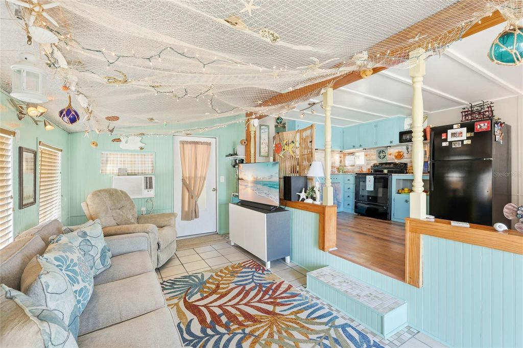 Image 4 of property listing at 10315 CORTEZ ROAD W 14-2, Bradenton, FL 34210