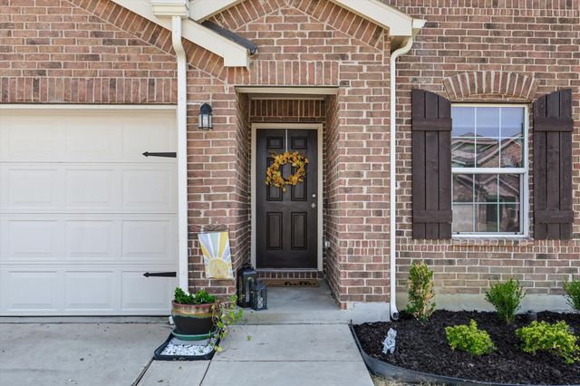 1112 Waggoner Drive, Aubrey, TX 76227