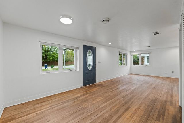 9909 Elm Circle Drive, Oak Lawn, IL 60453