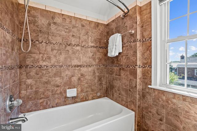 1254 VAN BUREN ST NW, Washington, DC 20012