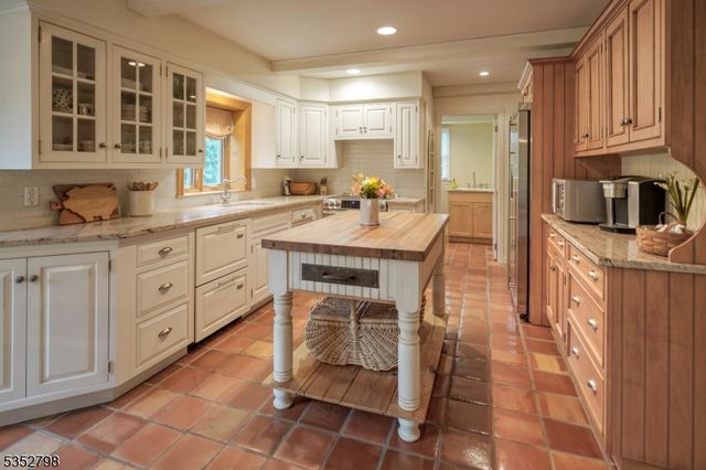 199 W Springtown Rd, Washington Twp., NJ 07853