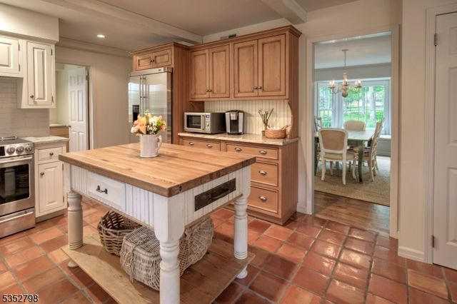 199 W Springtown Rd, Washington Twp., NJ 07853