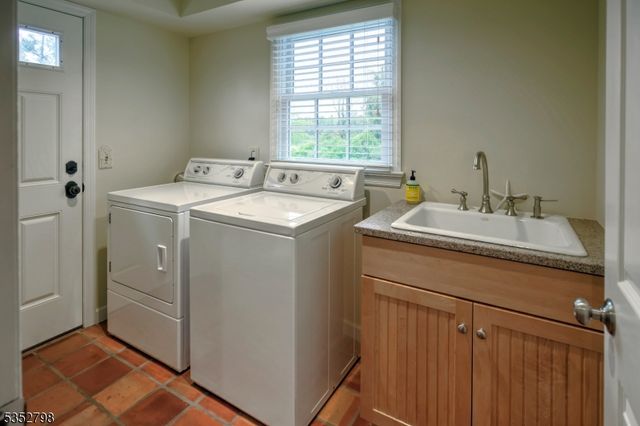 199 W Springtown Rd, Washington Twp., NJ 07853