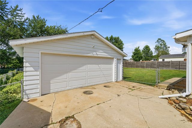 2510 12th Ave, Marion, IA 52302