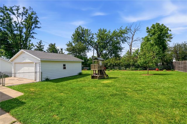 2510 12th Ave, Marion, IA 52302