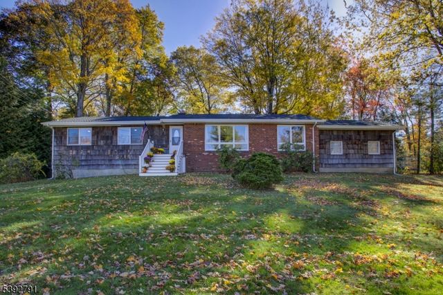 4 Saturn Ct, Vernon Twp., NJ 07422