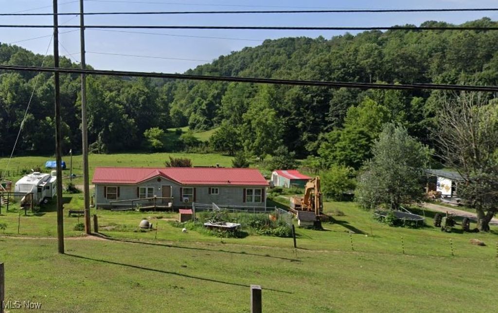 5628 Bloomfield Road, Cambridge, OH 43725