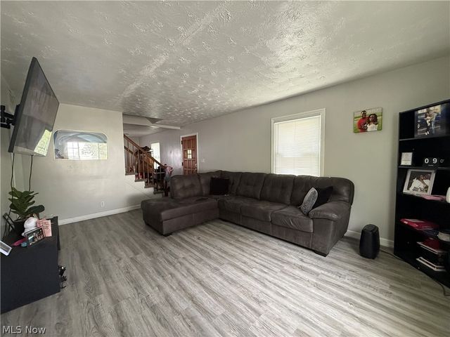 1479 Maplewood Street NE, Warren, OH 44483