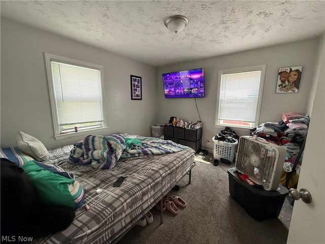 1479 Maplewood Street NE, Warren, OH 44483