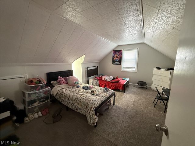 1479 Maplewood Street NE, Warren, OH 44483