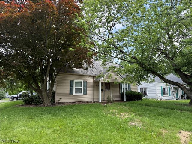 1479 Maplewood Street NE, Warren, OH 44483