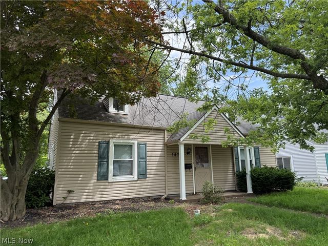 1479 Maplewood Street NE, Warren, OH 44483